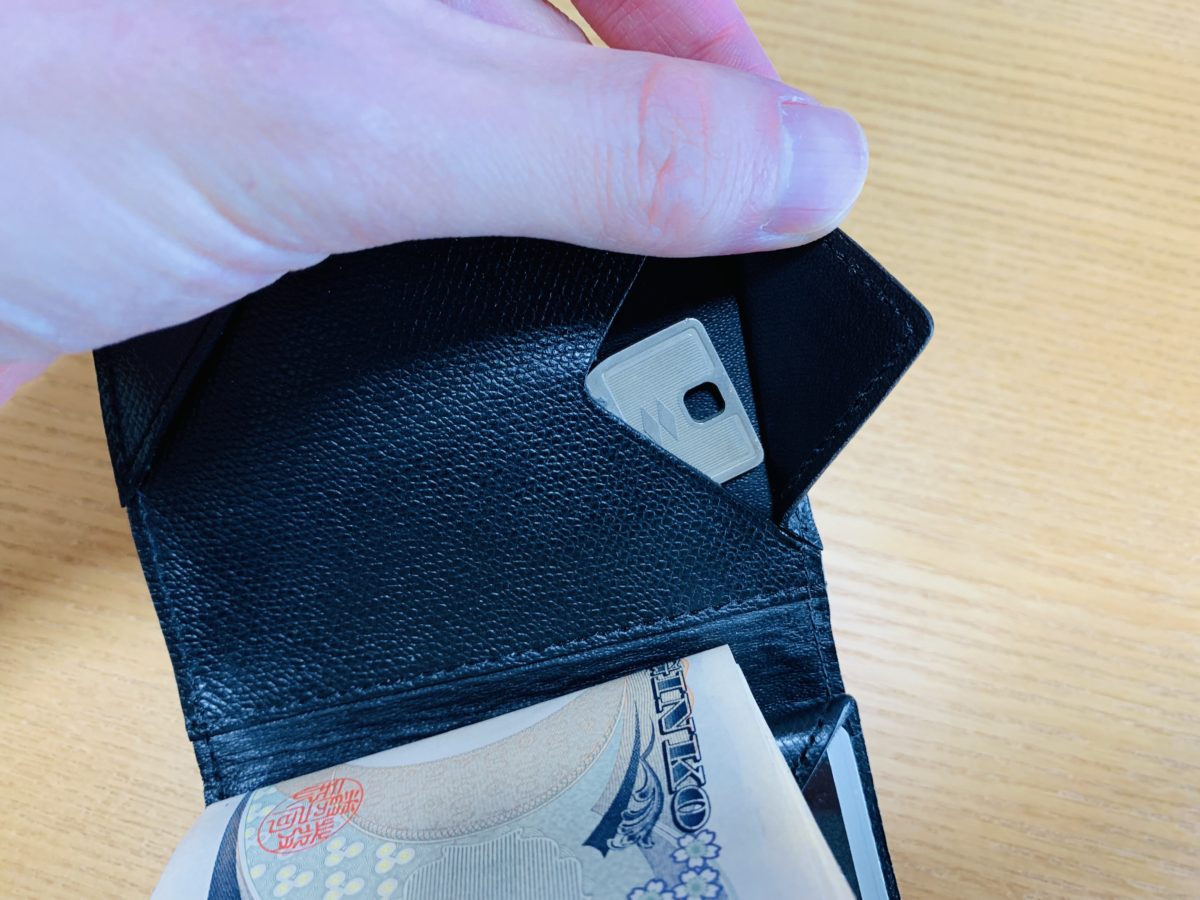薄い財布　隠しポケット