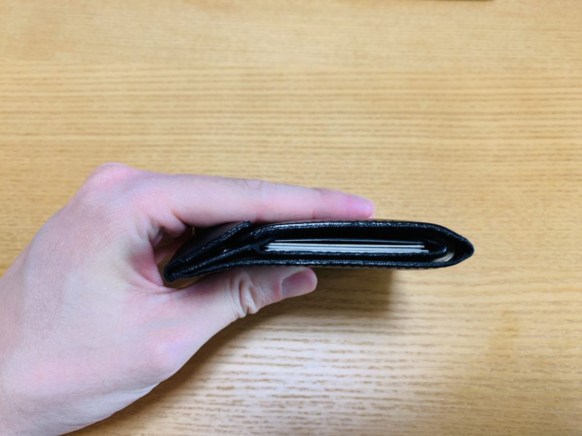 薄い財布　横から見たとき